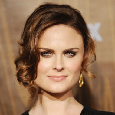 Эмили Дешанель