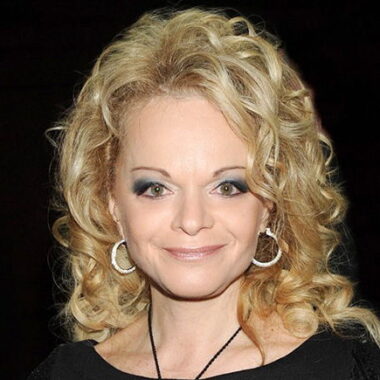 Лариса Долина