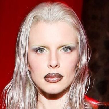 Джулия Фокс